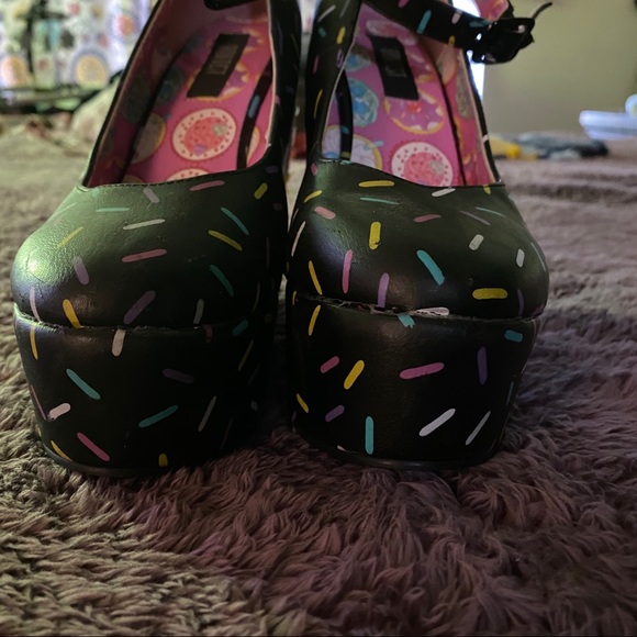 IRON FIST Cupcake Sprinkles Wedges - Picture 2 of 8